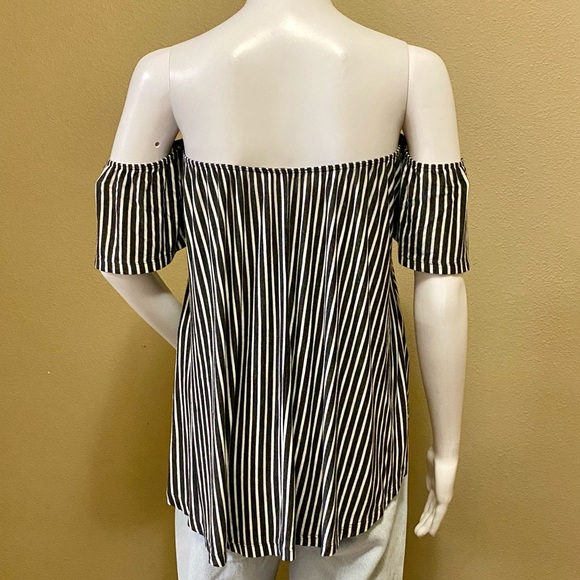 Zenana Outfitters Off the Shoulder Top - Picture 4 of 5